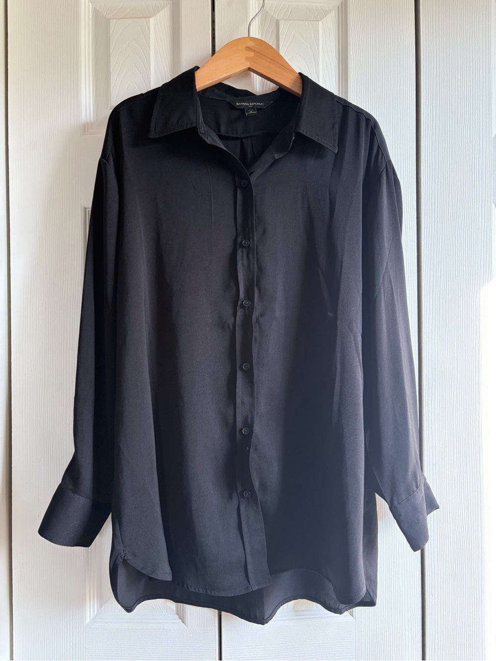 BANANA REPUBLIC Black Long-Sleeve Button-Down Shirt